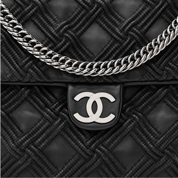 AUTHENTIC LARGE CHANEL WALK OF FAME LAMB SKIN FLAP - Picture 5 of 15